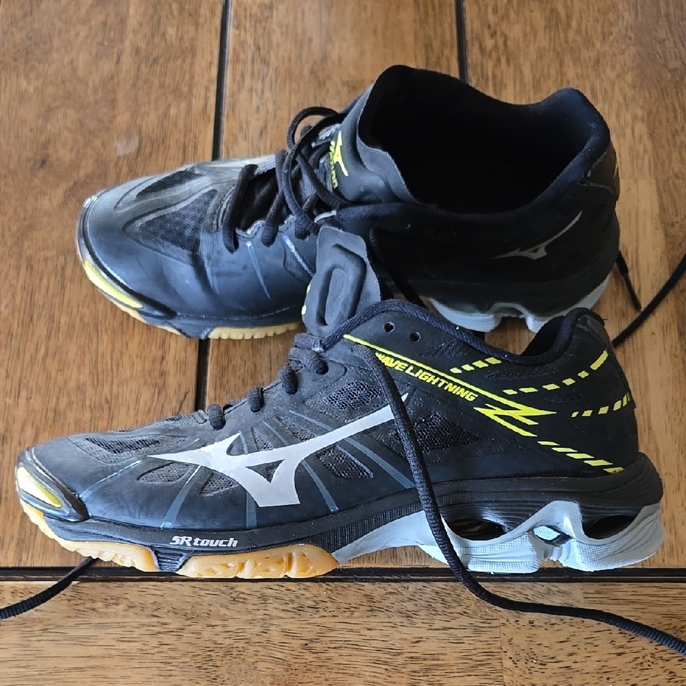 Mizuno Black and Gold Shoes